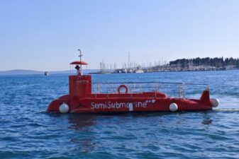 semi submarine Split harbor